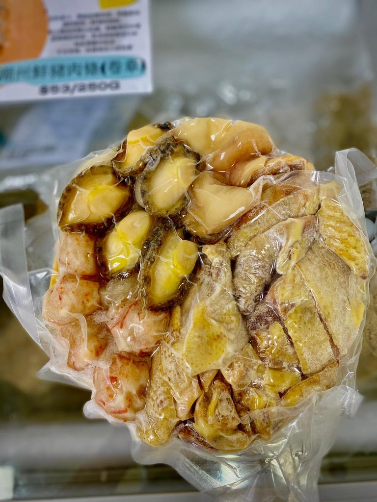 鮑魚花膠雞煲(南瓜花膠湯底)(4-5人份量)